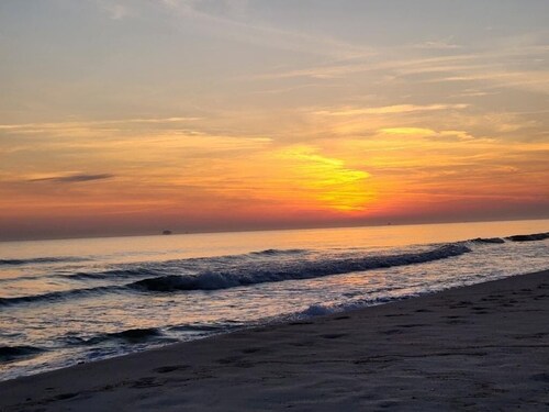  King Bed! Recliner! Indoor Pool! 2  Bedroom 2 Bath