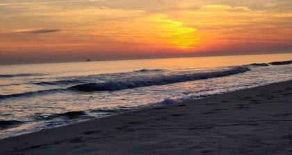 King Bed! Recliner! Indoor Pool! 2 Bedroom 2 Bath