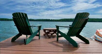 Cozy Weekenders Lakefront Cottage with Hot tub (fishing boat rental available)