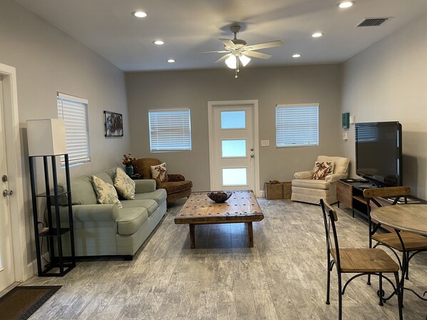 TV connectée, Netflix, livres, services de streaming