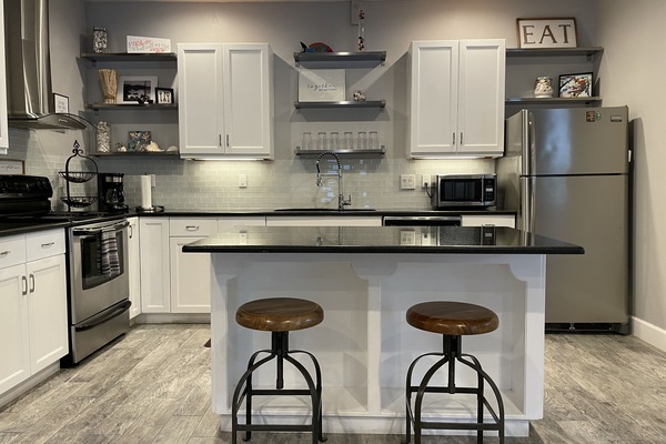 KĂŒhlschrank, Mikrowelle, Ofen, Herdplatte