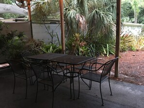 屋外ダイニングエリア