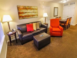 Smart TV - Sleeps 12! TONS of SPACE! 3/3 POOL! 2 KITCHENS (Branson)