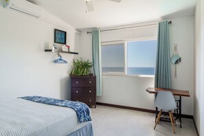 4 Schlafzimmer, Schreibtisch, Bügeleisen/Bügelbrett, Reisekinderbett