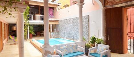 32-inch flat-screen TV with cable channels, TV