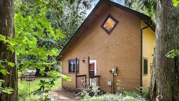 House, 2 Bedrooms | Exterior