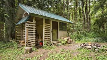 House, 2 Bedrooms | Exterior