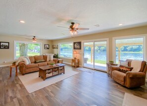 智能电视、壁炉