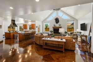 TV, fireplace, ping pong