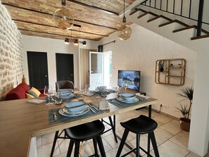 Dining - Apartment in semi-detached house with farmhouse (Pernes-les-Fontaines)