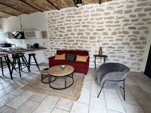 Living area - Apartment in semi-detached house with farmhouse (Pernes-les-Fontaines)