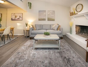 Smart TV, fireplace