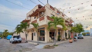 Unclassified image, 2 of 17, button - Ricardos Bungalows (San Patricio Melaque)