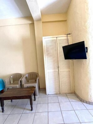 Deluxe Double Room | Living area - Ricardos Bungalows (San Patricio Melaque)