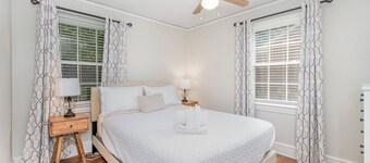 Charming Chantilly, Hip Location near Plaza Midwood & Midtown! Very Walkable!