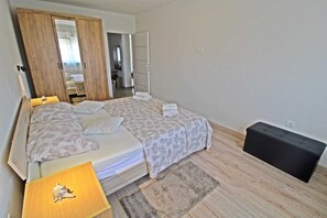 2 chambres, fer et planche à repasser, draps fournis