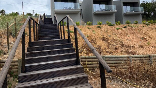 A staircase leading to a modern building with balconies. - Zambujal Suites (Sesimbra)