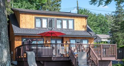 Cheerful Cottage with hot tub