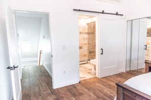 3 makuuhuonetta, silitysrauta/-lauta, ilmainen Wi-Fi, vuodevaatteet