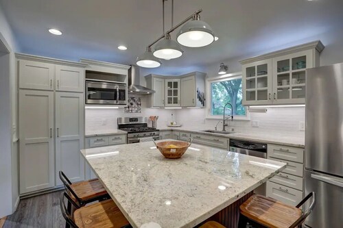 Elegant Space–Premium Kitchen–Spacious & Ideal for Gathering w/ Friends & Family