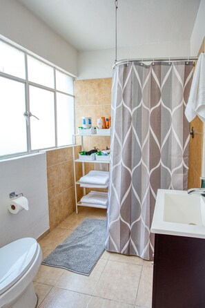 Bathroom - Mai Calli Home Rentals (Mexico City)