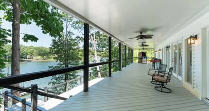 Quiet Lakefront. HUGE 5/3. Deep Water. Pontoon boat available.