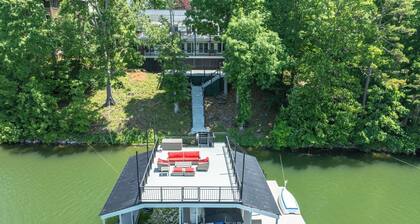 Quiet Lakefront. HUGE 5/3. Deep Water. Pontoon boat available.