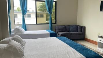 Triple Room | In-room safe, iron/ironing board, free WiFi, bed sheets