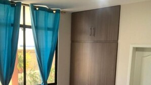 Studiosuite – standard, 1 kingsize-seng | Safe på rommet, strykejern/-brett, wi-fi (inkludert) og sengetøy