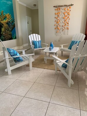 38-cm-Flachbildfernseher mit Kabelempfang, Fernseher, Netflix