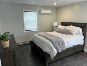 2 bedrooms, desk, iron/ironing board, WiFi