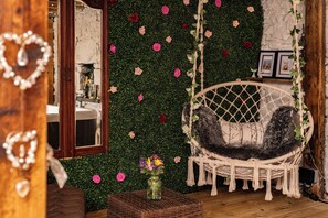 Cottage, 1 Bedroom | 1 bedroom, individually decorated, bed sheets