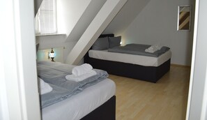 4 chambres, fer et planche à repasser, Wi-Fi gratuit, draps fournis