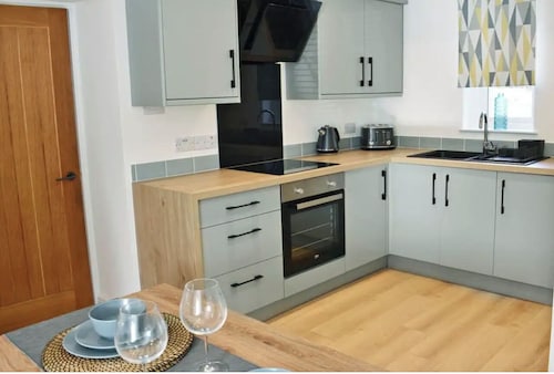 Newlands Cottage, in the heart of Kendal [Pet's ok]