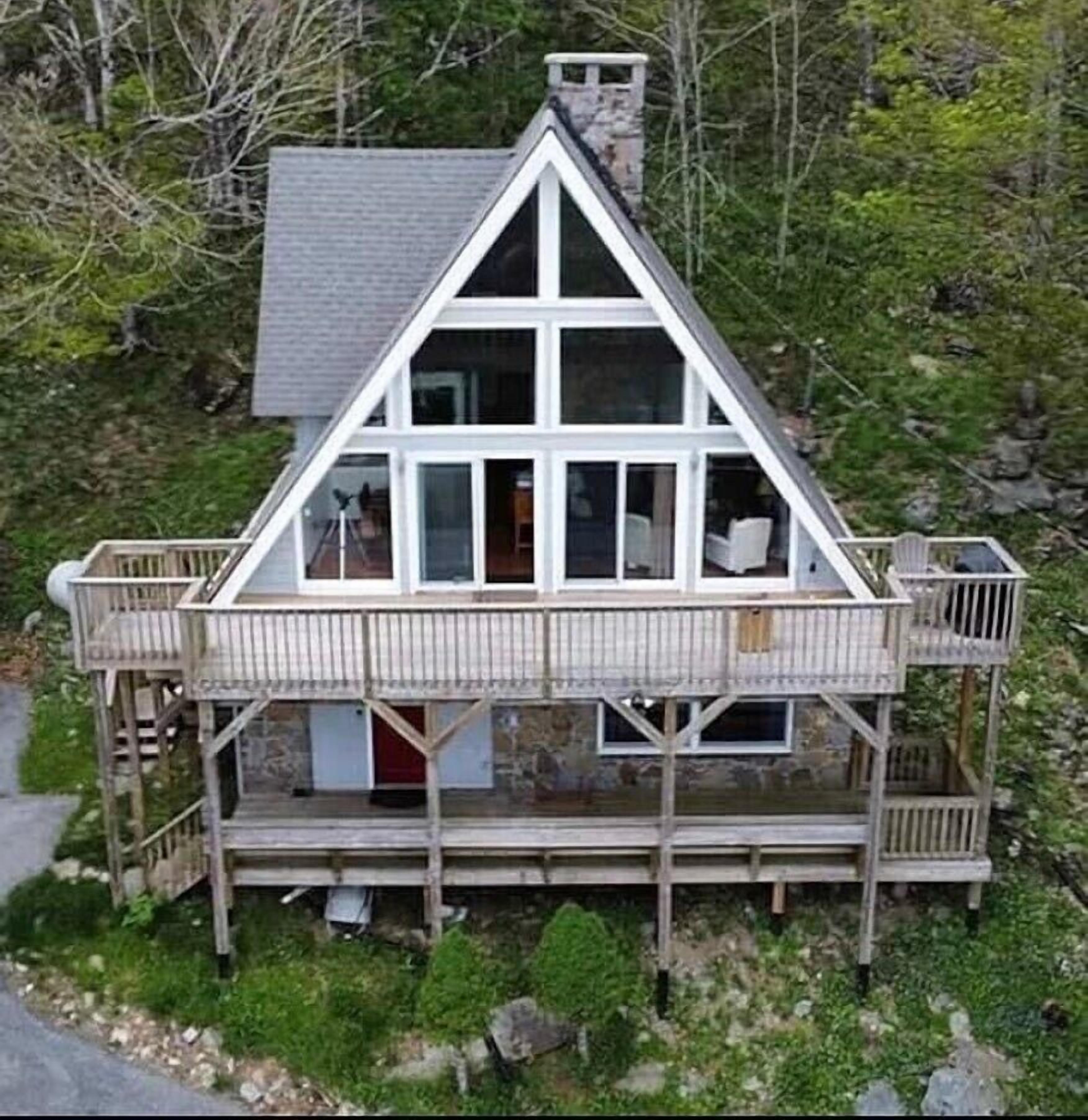 Unique Chalet Close to the Best of High Country
