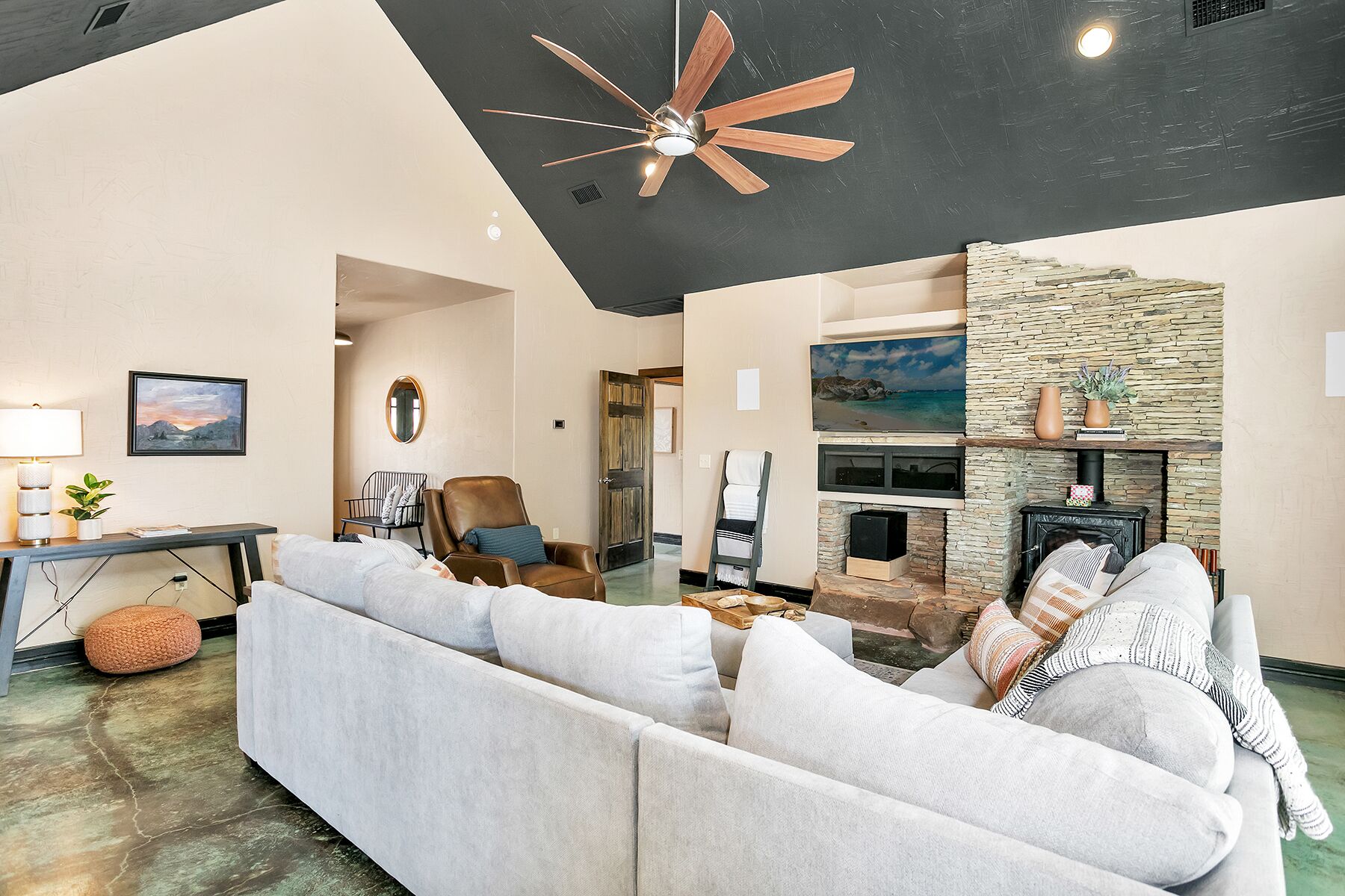 Honey Hill The Back 20 | Rustic Country 2/2 Home | King Beds| Wildlife | Brilliant Stars