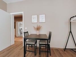 *Midtown* 2-Room Apartment with Kitchen | Living area