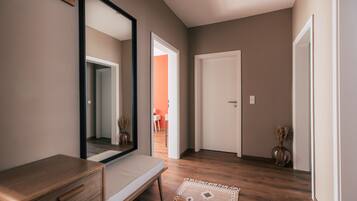 *Midtown* 2-Room Apartment with Kitchen | Living area