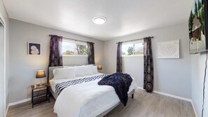 2 slaapkamers, een strijkplank/strijkijzer, reisbedje, wifi