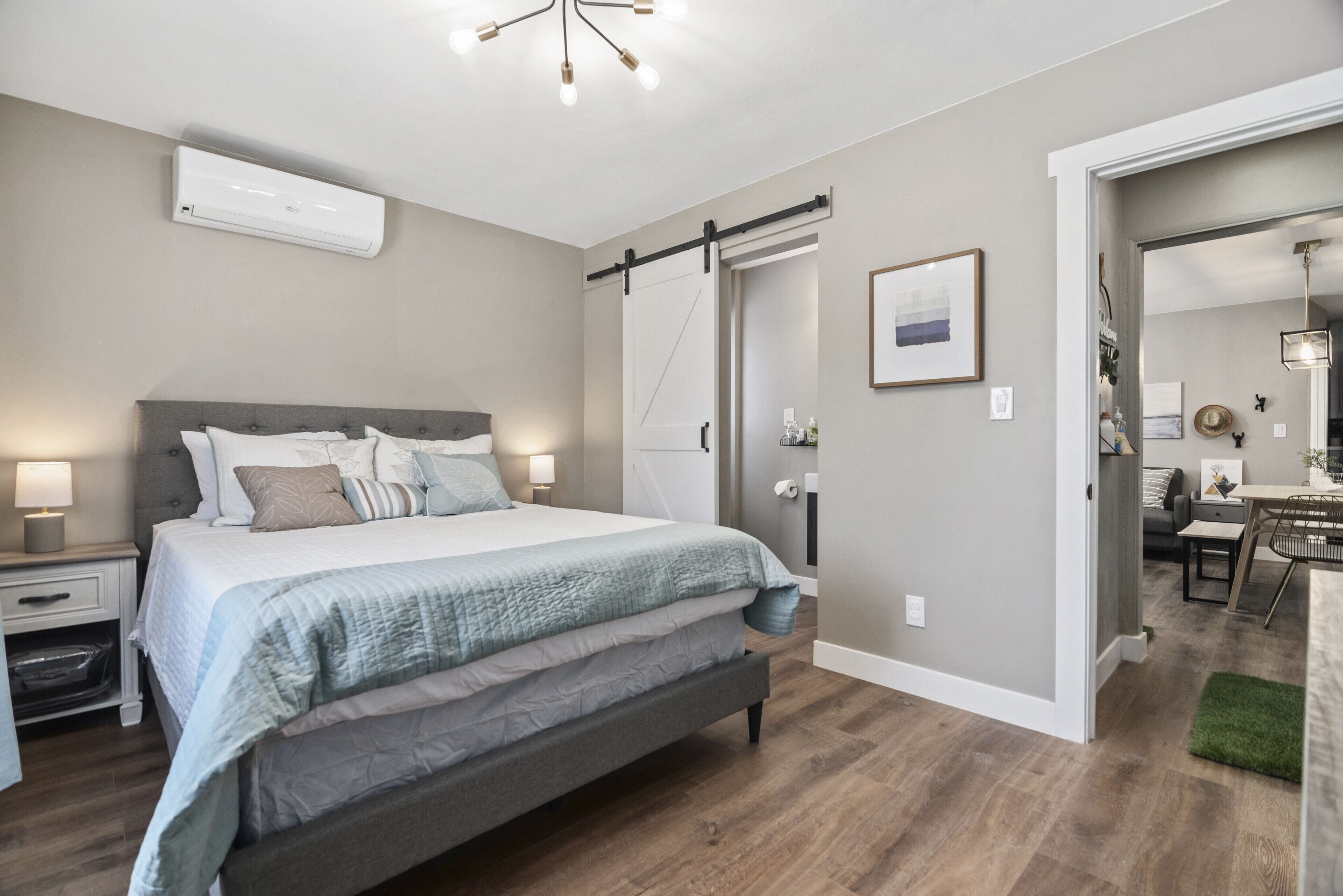 2 bedrooms, desk, iron/ironing board, travel crib