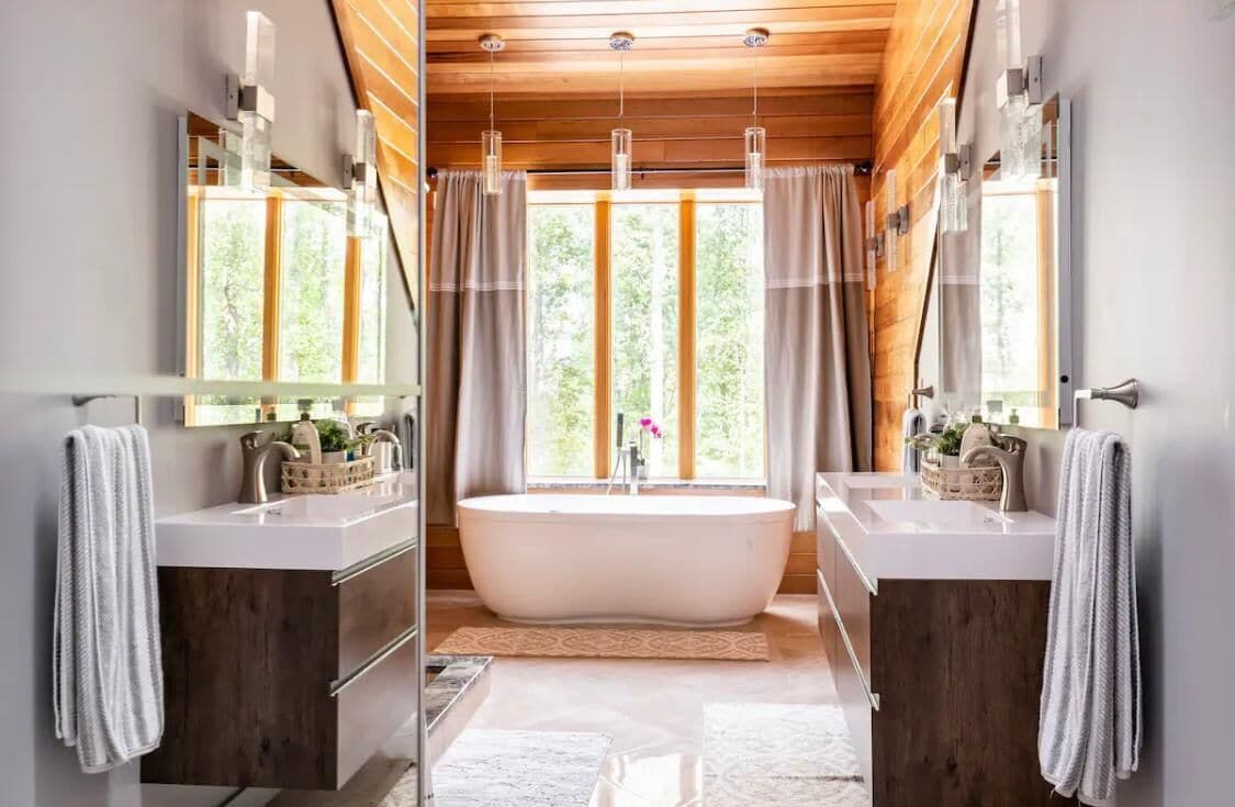 Combined shower/bathtub