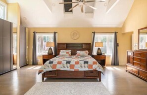 6 bedrooms, free WiFi, bed sheets