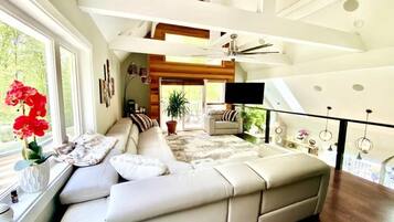 Smart TV, fireplace, computer monitors