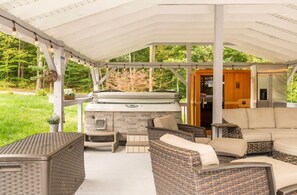 Bain à remous extérieur