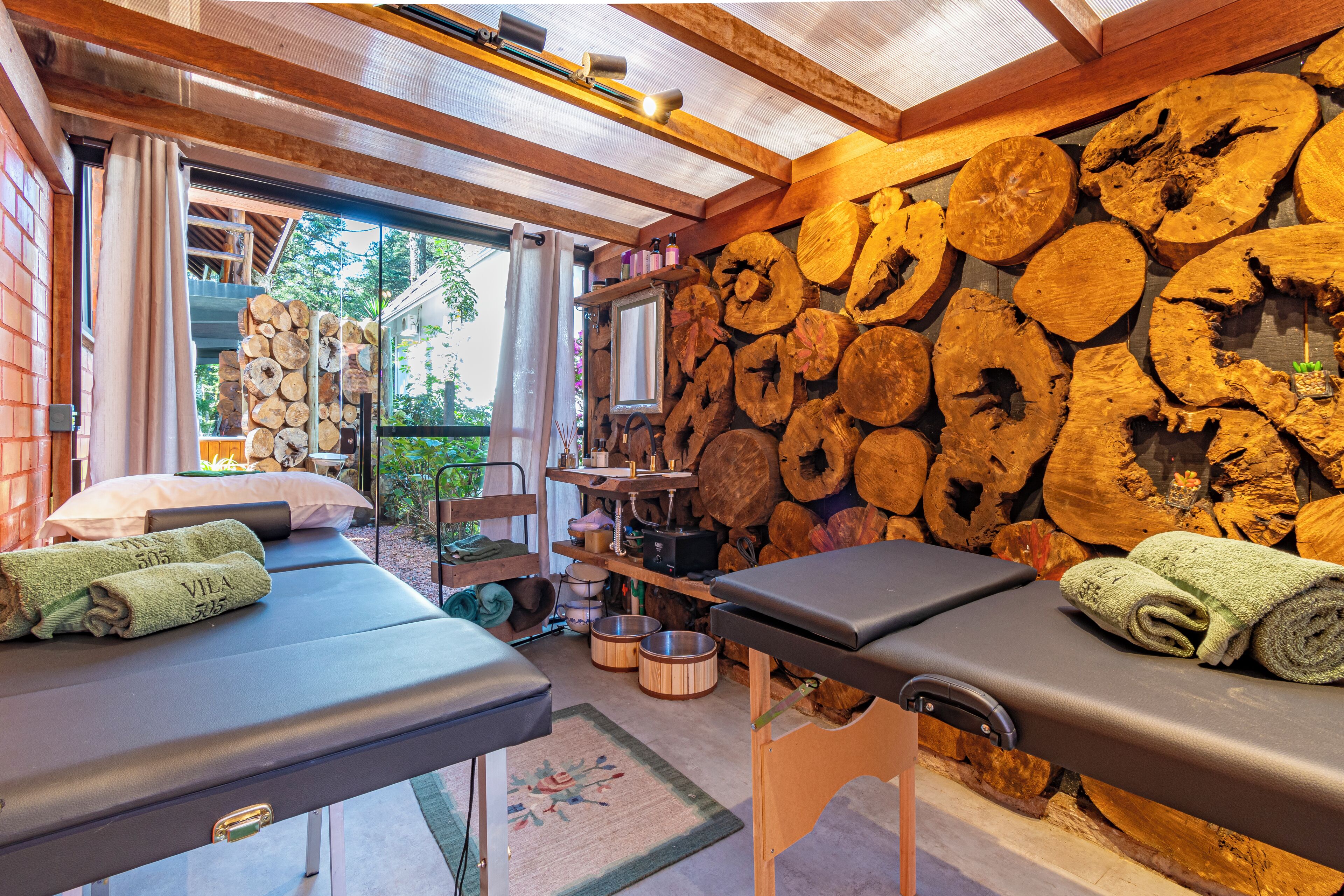 Deep-tissue massages, massages