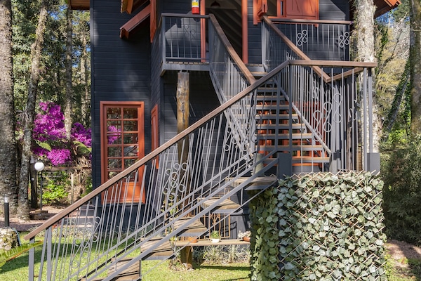 Vista frontal de la propiedad