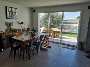 Dining - Single-storey house with heated swimming pool (L'Houmeau)