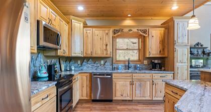 Deadwood Private Luxury Cabin with Gold Mine and Creek