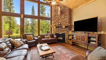 Smart TV, chimenea, reproductor de DVD y futbolito