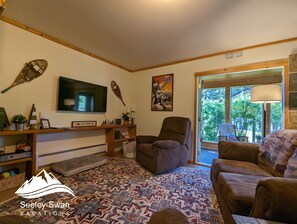 Smart TV - Spacious Cabin - Close to Seeley Lake, Wi-Fi, Dogs Welcome, RV Spot (Seeley Lake)